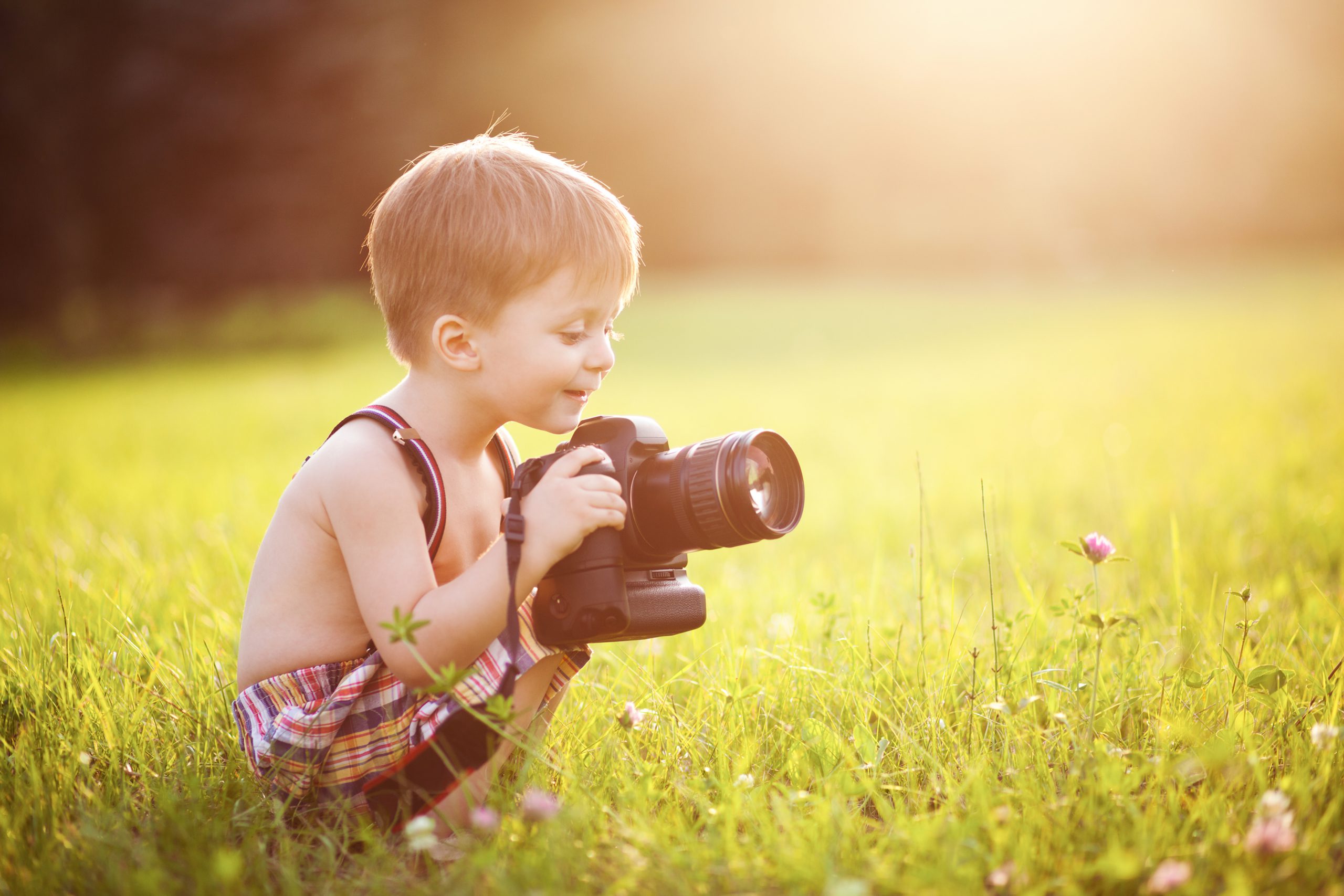 kind met camera