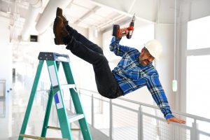 klusser valt van ladder